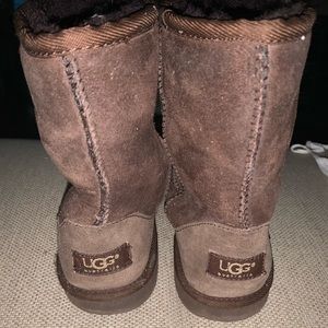 Chocolate Uggs kids size 5, equals women’s size 7.